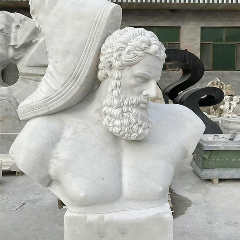 Luonnonkokoinen valkoista marmoria sisältävä ihmisveistos, käsin veistetty