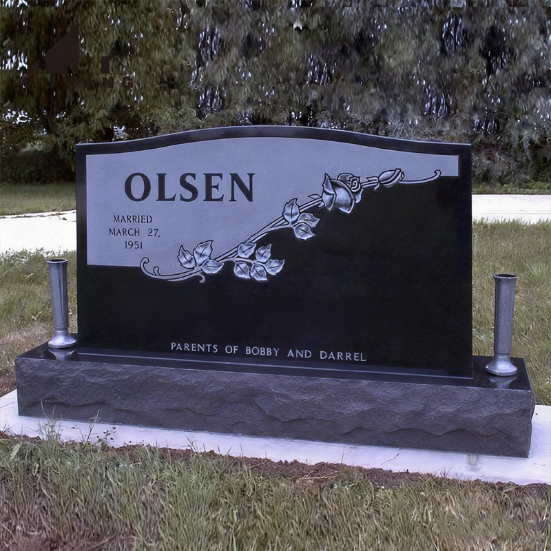 Mustavalkoinen kontrasti ruusukuvioinen marmorinen hautakivi