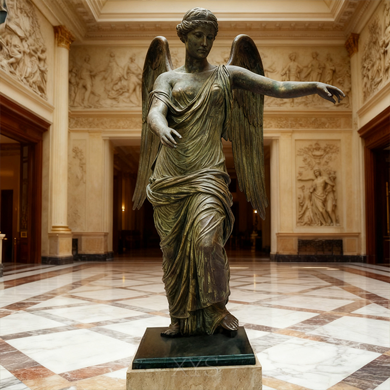 Pronssinen sisäsiivekäs Nike-jumalattarveistos