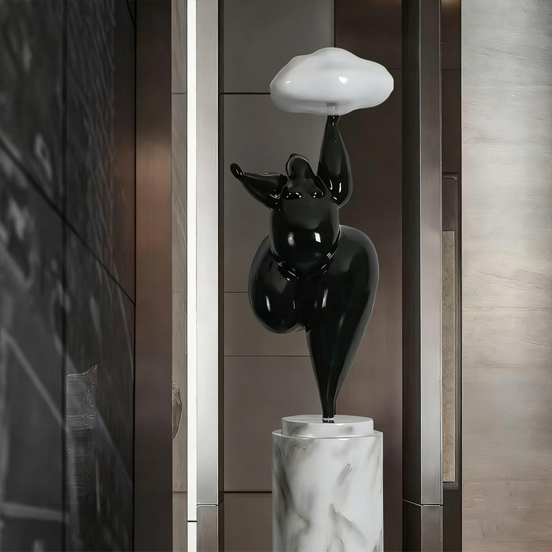 Pilviä nostava koristeellinen lasikuituveistos