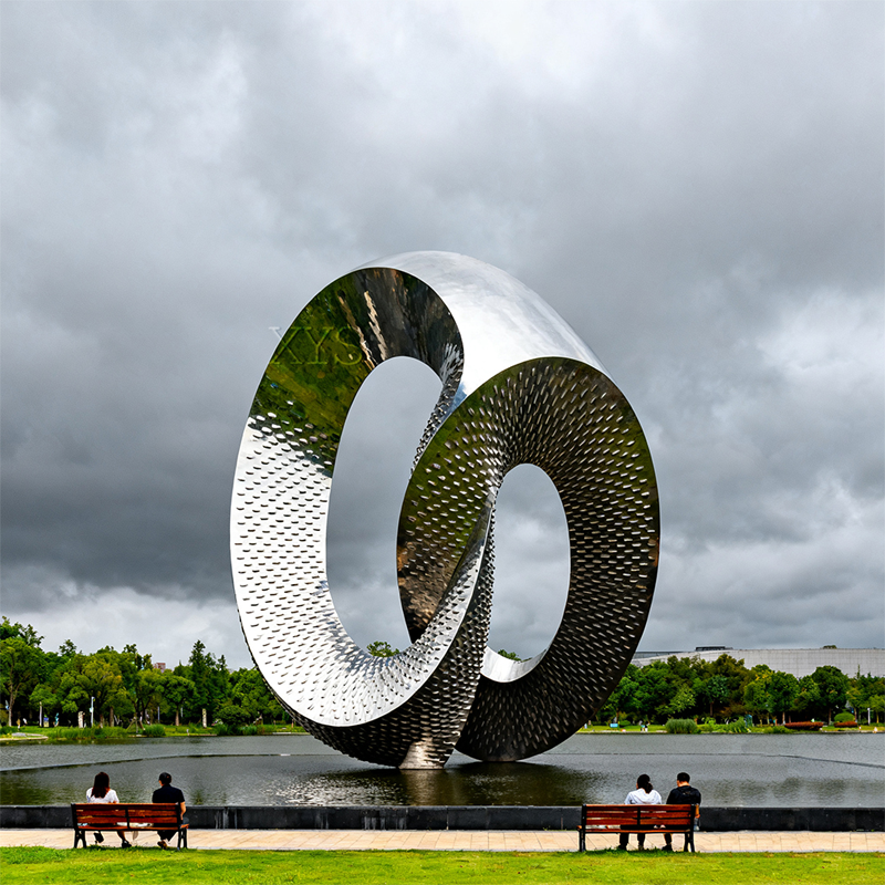 Mobius Loop Dual-Ring -veistos