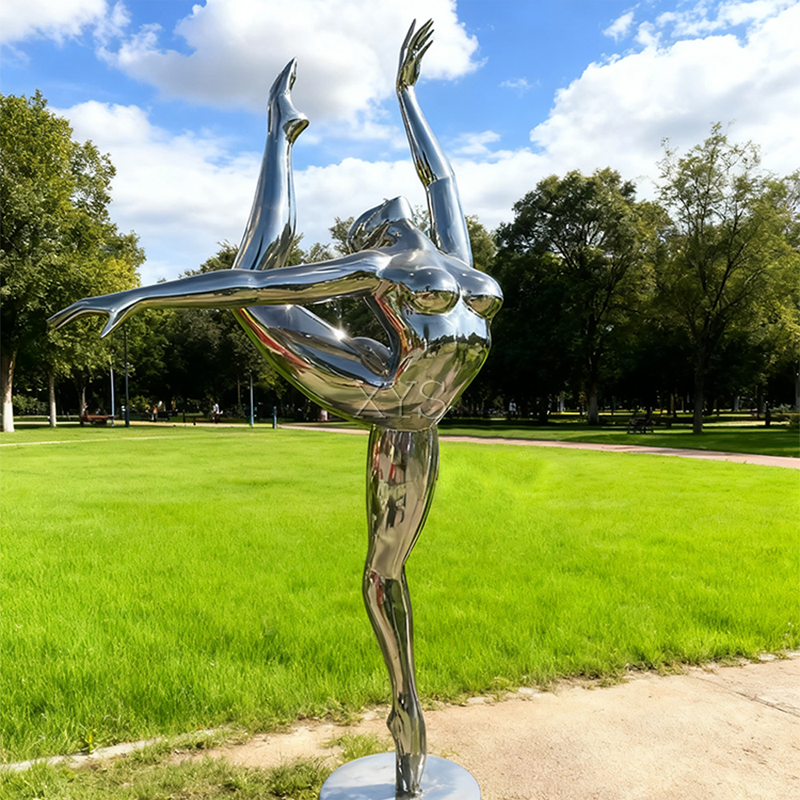 Grace in Motion Mirror Dancer -veistos